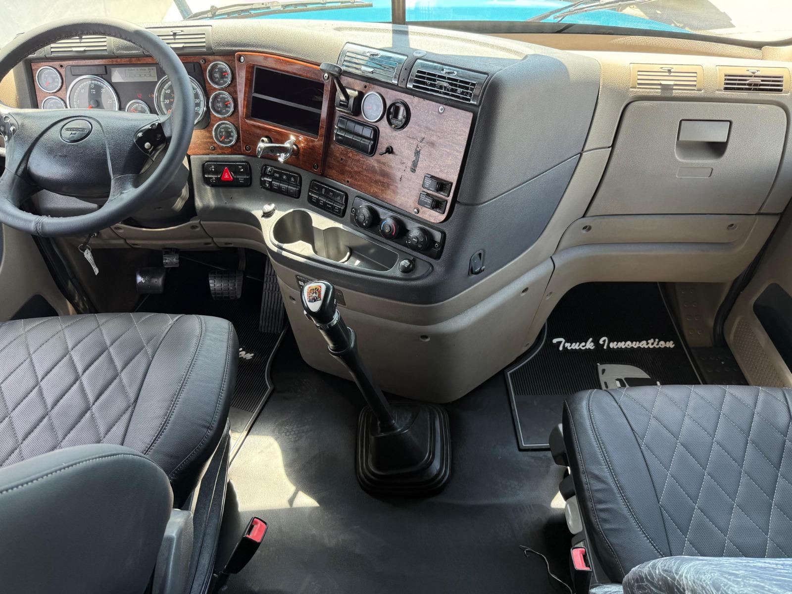 2016 FREIGHTLINER Cascadia - DASHBOARD