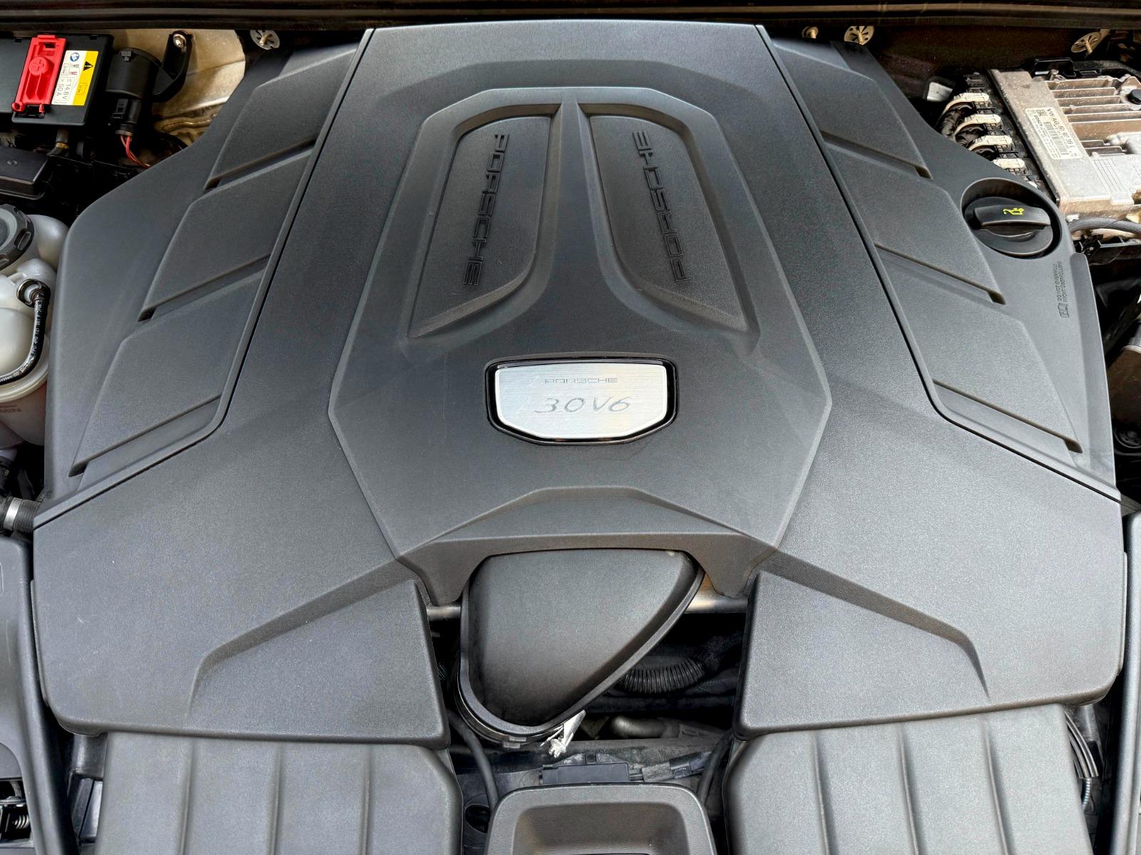 2019 PORSCHE Cayenne - ENGINE