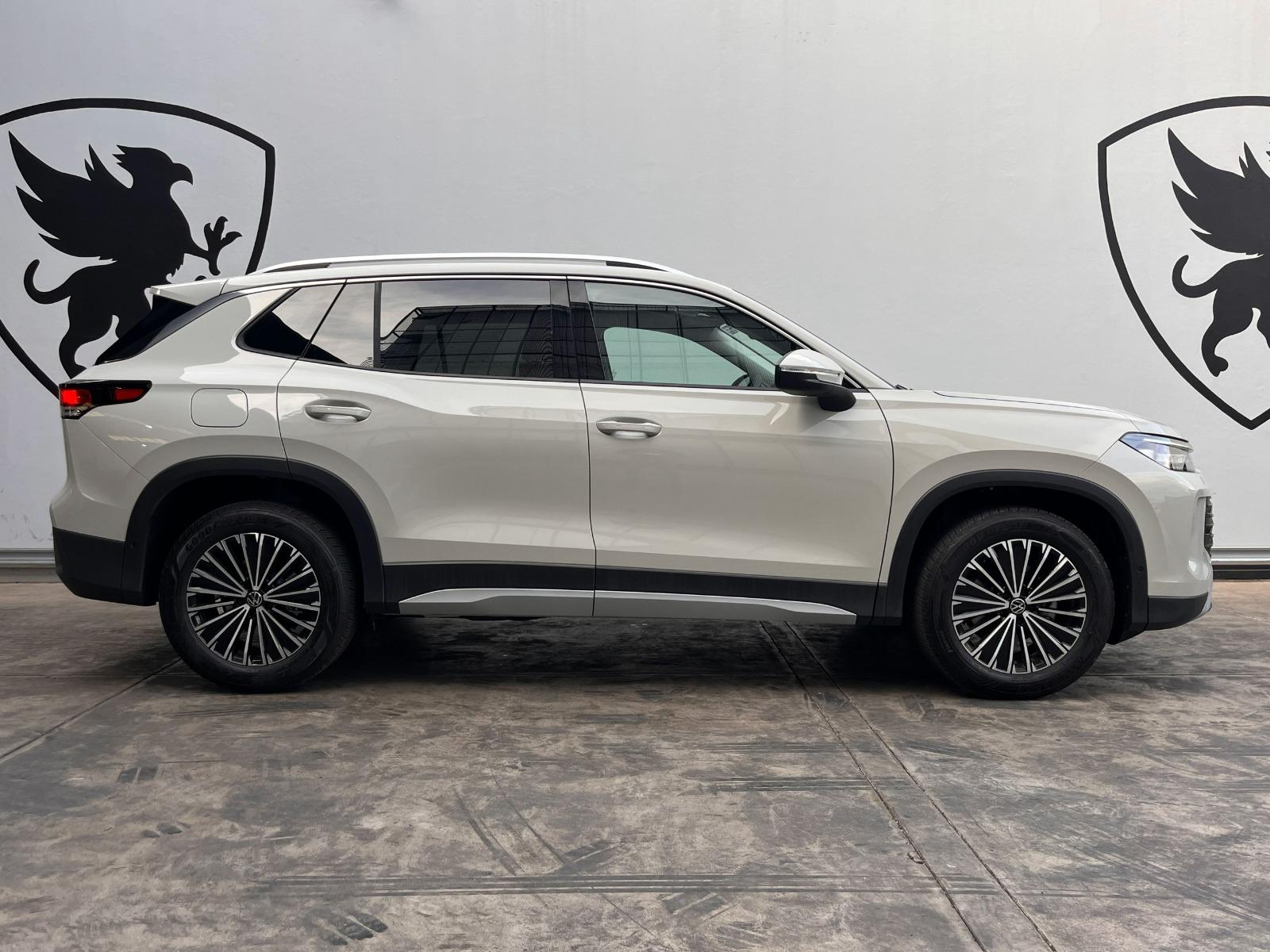 2026 VOLKSWAGEN Tiguan - SIDE_RIGHT