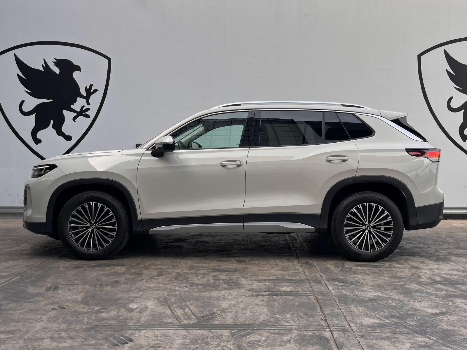 2026 VOLKSWAGEN Tiguan - SIDE_LEFT