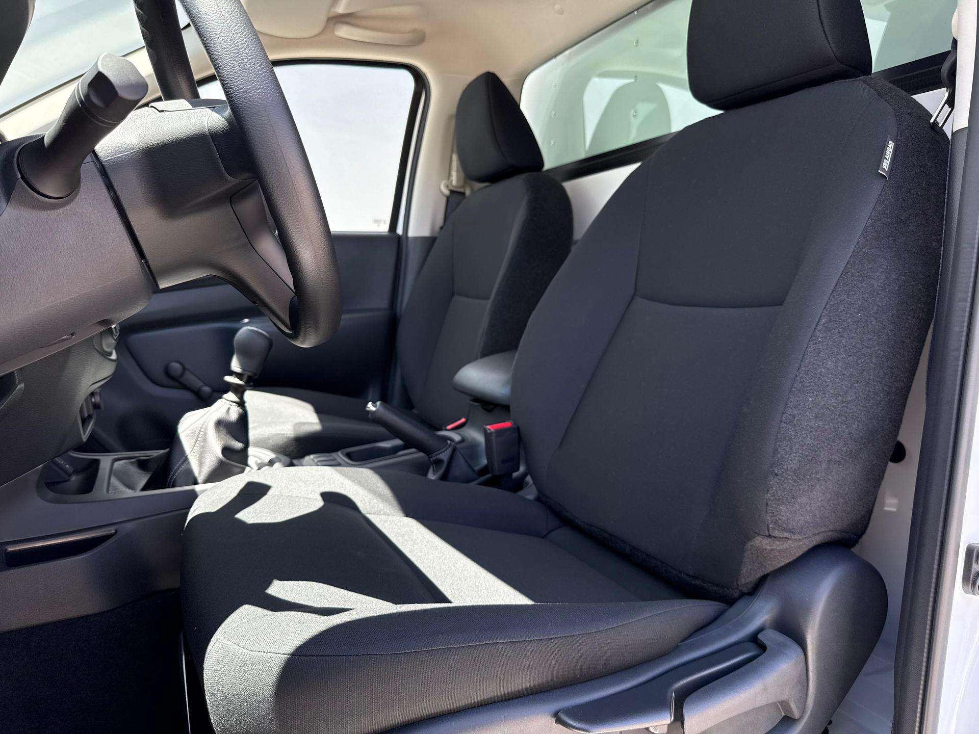 2026 NISSAN NP300 - SEATS_FRONT