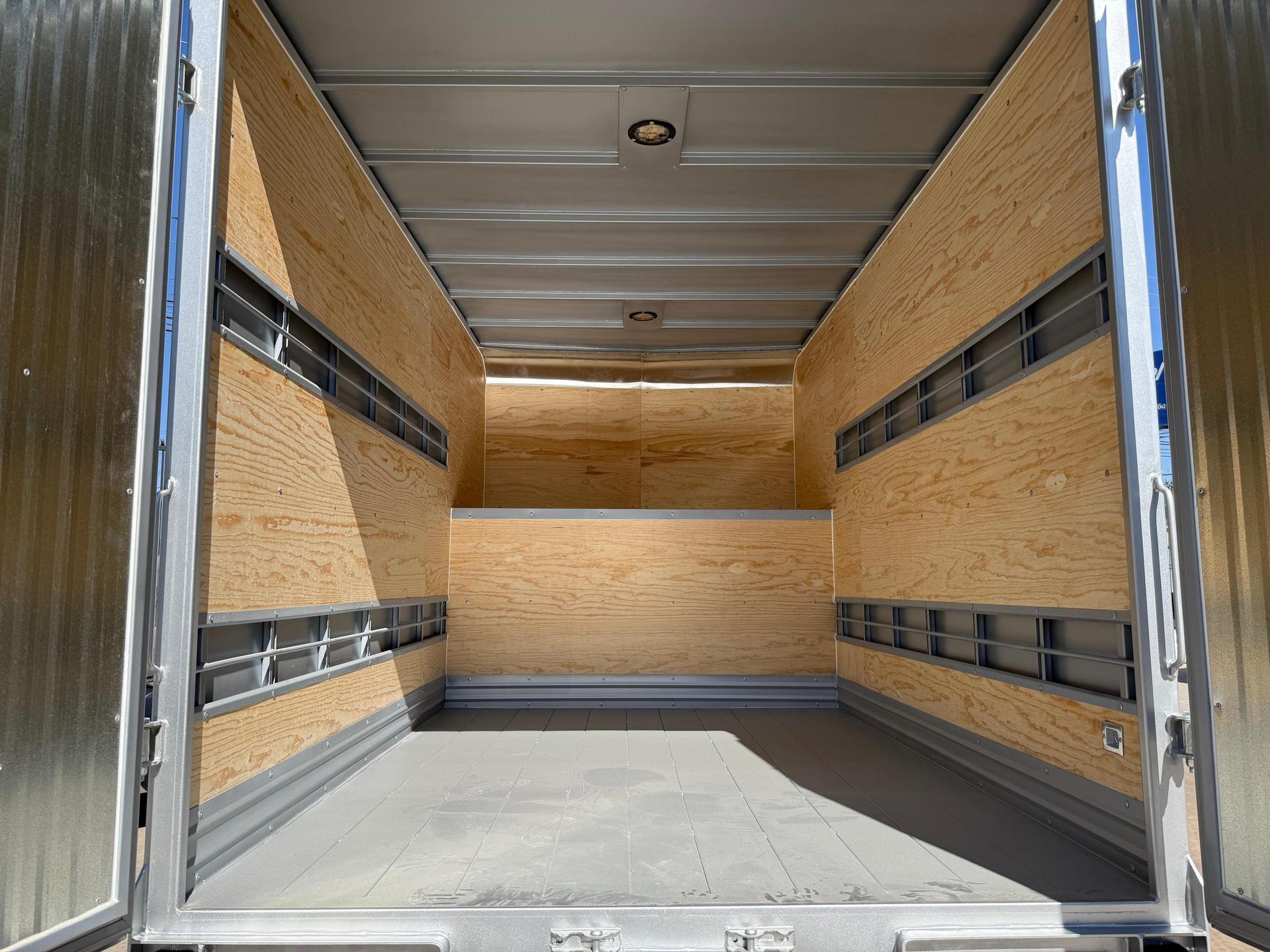 2026 NISSAN NP300 - TRUNK