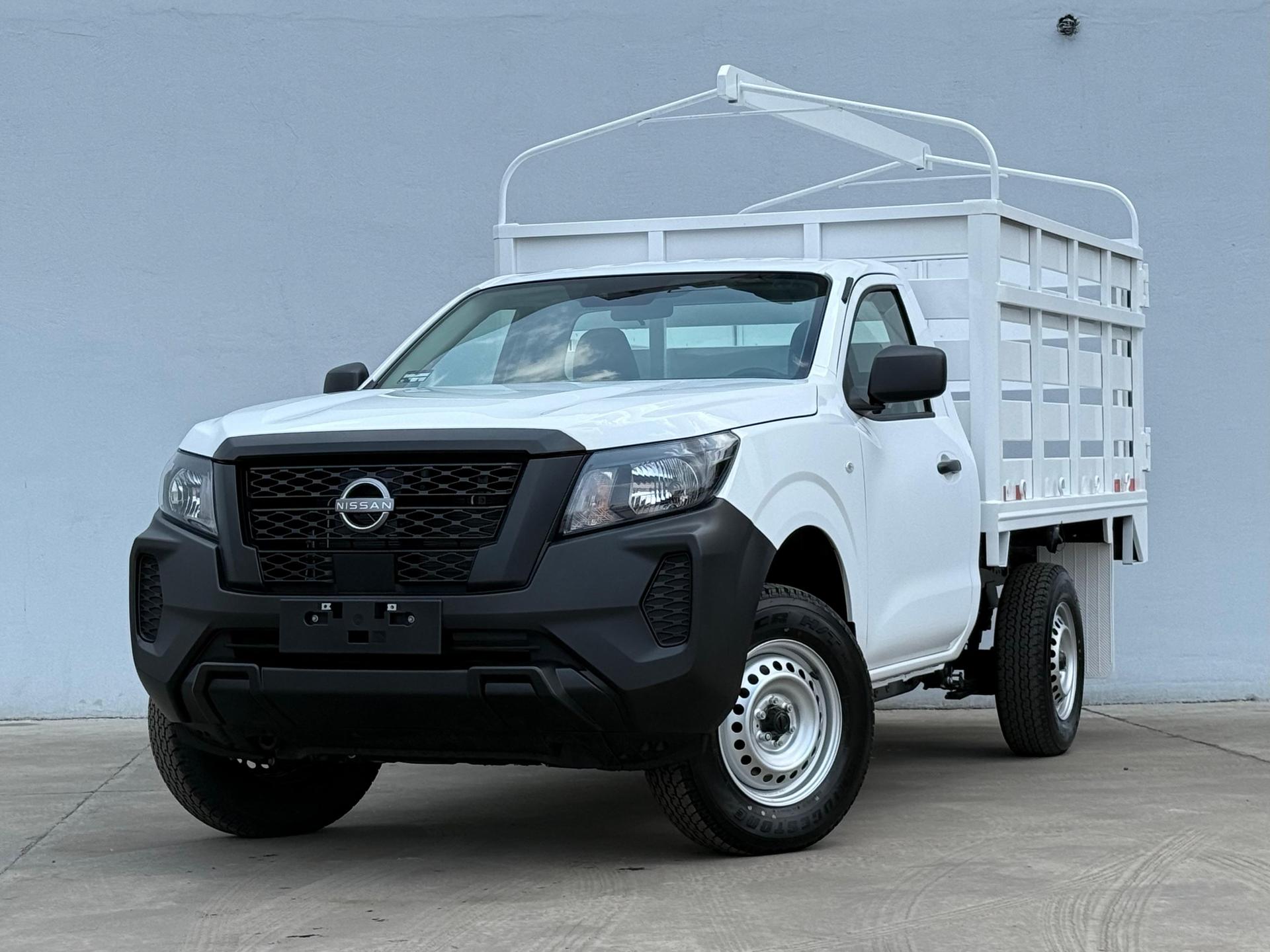 NISSAN NP300 Estacas