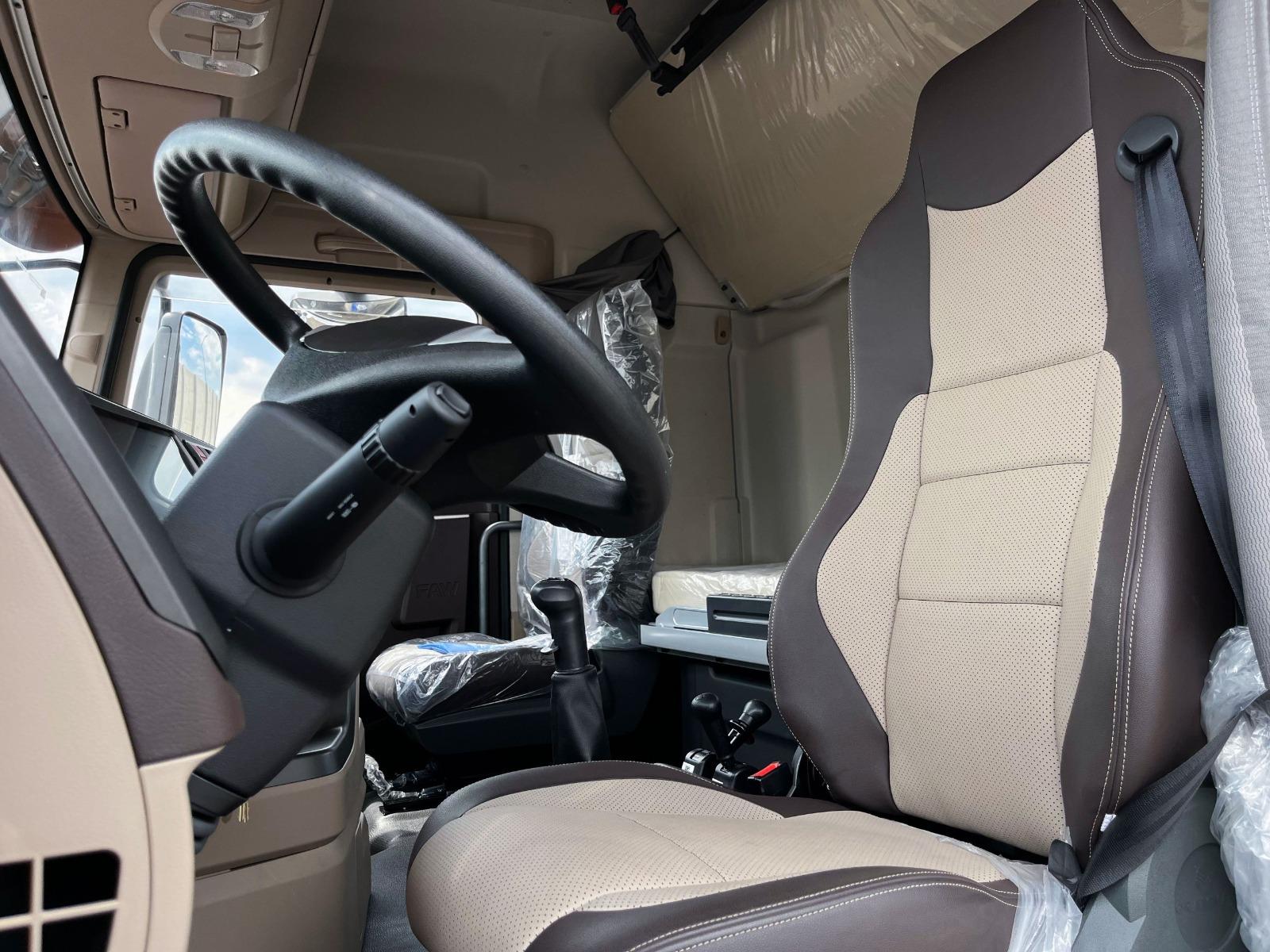 2025 FAW - SEATS_FRONT