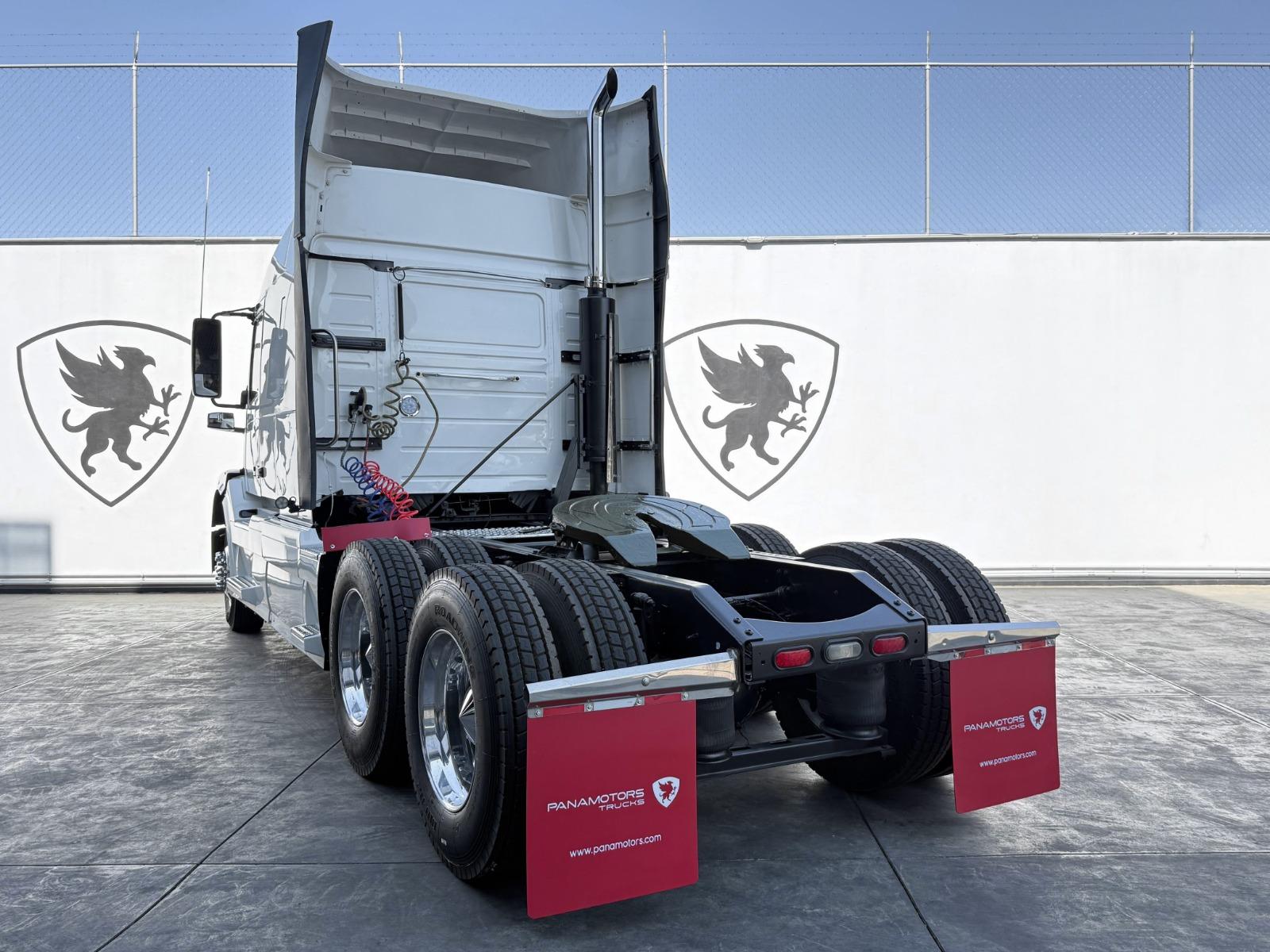2016 VOLVO TRUCKS - REAR_DRIVER_SIDE