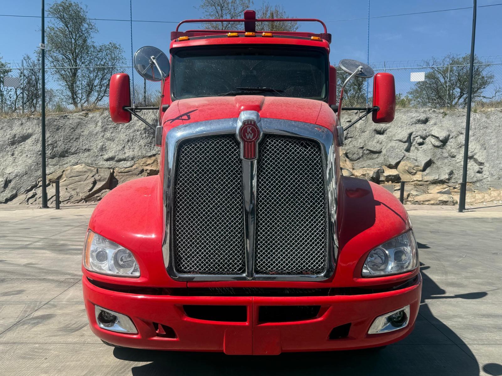 2015 KENWORTH T660 - FRONT