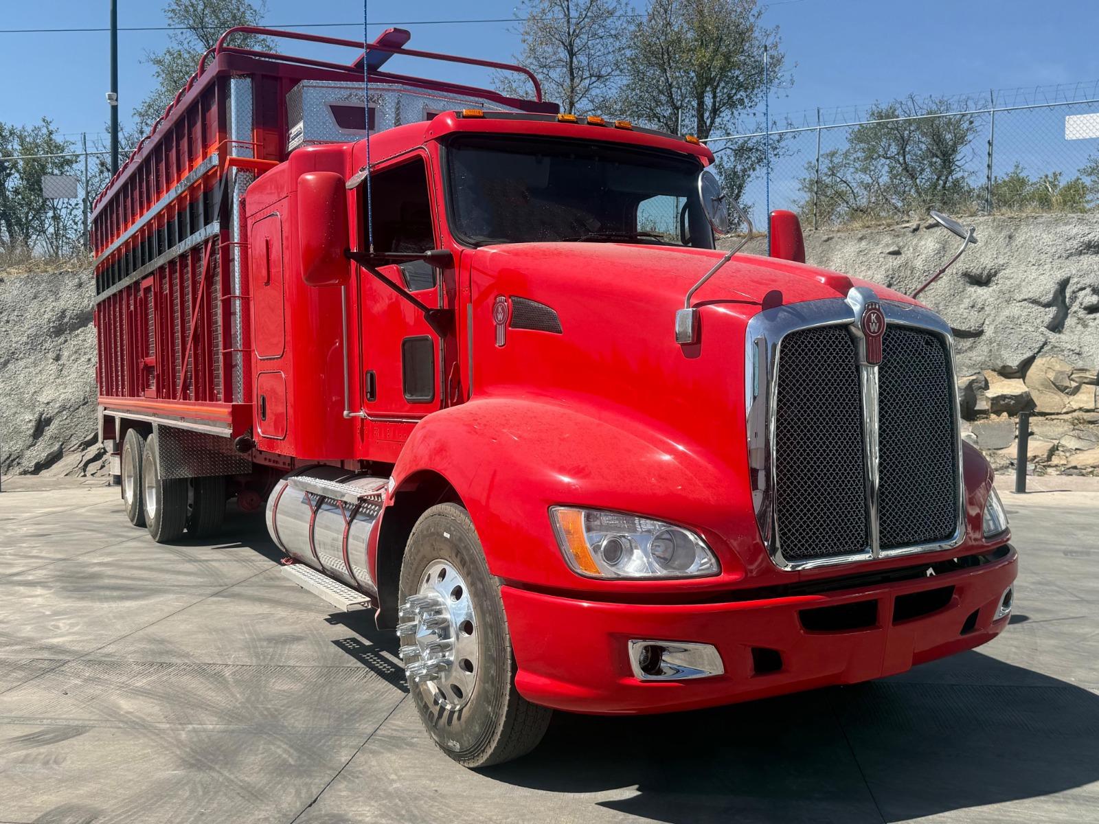 2015 KENWORTH T660 - FRONT_PASSENGER_SIDE