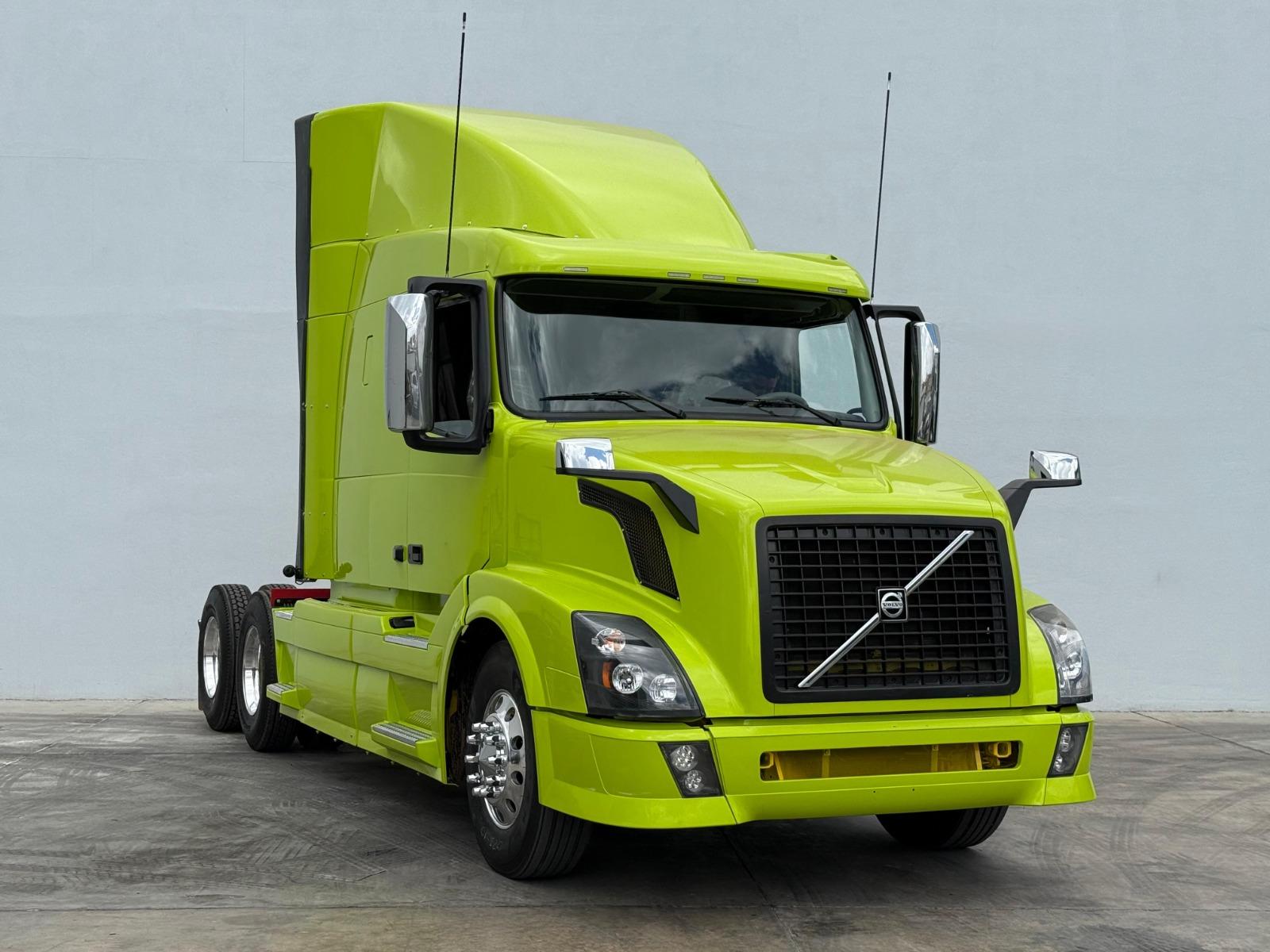 2015 VOLVO TRUCKS VNL - FRONT_PASSENGER_SIDE