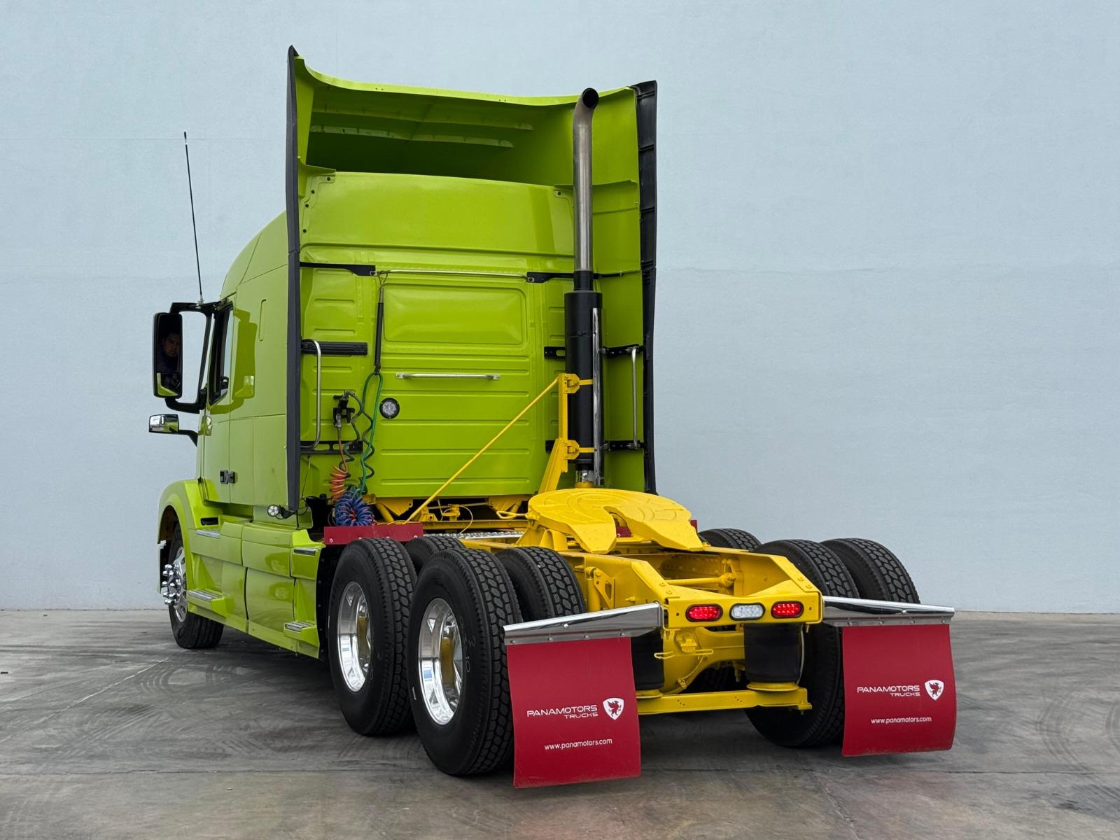 2015 VOLVO TRUCKS VNL - REAR_DRIVER_SIDE