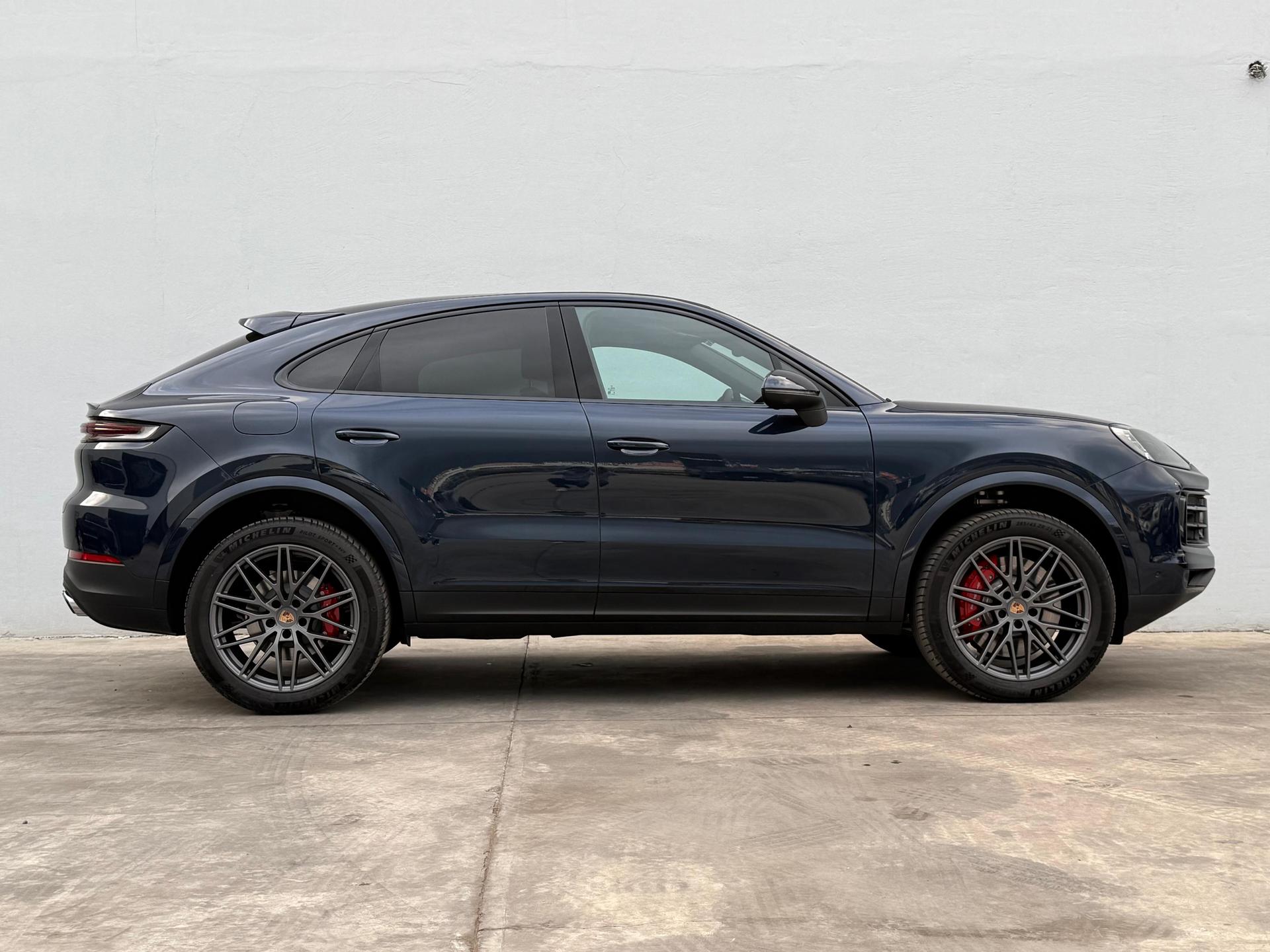 2026 PORSCHE Cayenne - SIDE_RIGHT