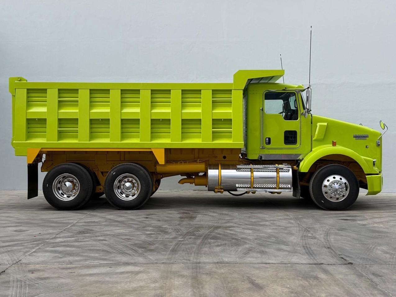 2016 KENWORTH T800 - SIDE_RIGHT