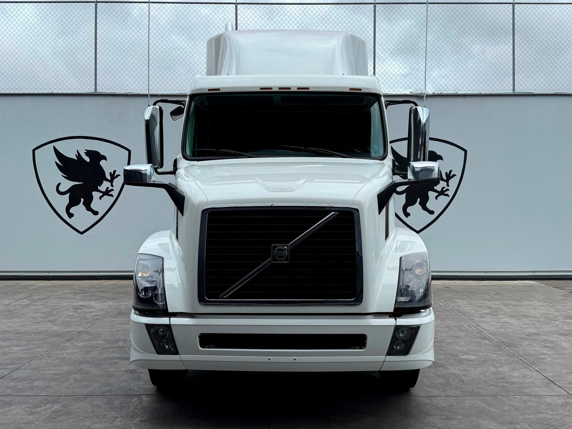 2016 VOLVO TRUCKS VNL 64T 630 - FRONT