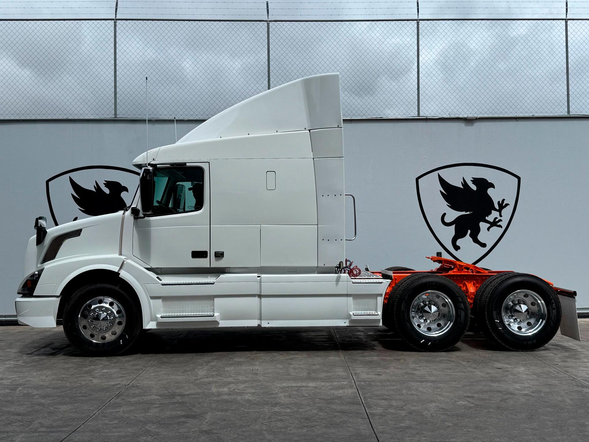 2016 VOLVO TRUCKS VNL 64T 630 - SIDE_LEFT
