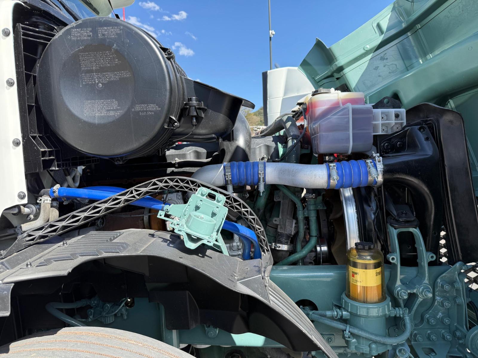 2015 VOLVO TRUCKS VNL 64T 630 - ENGINE