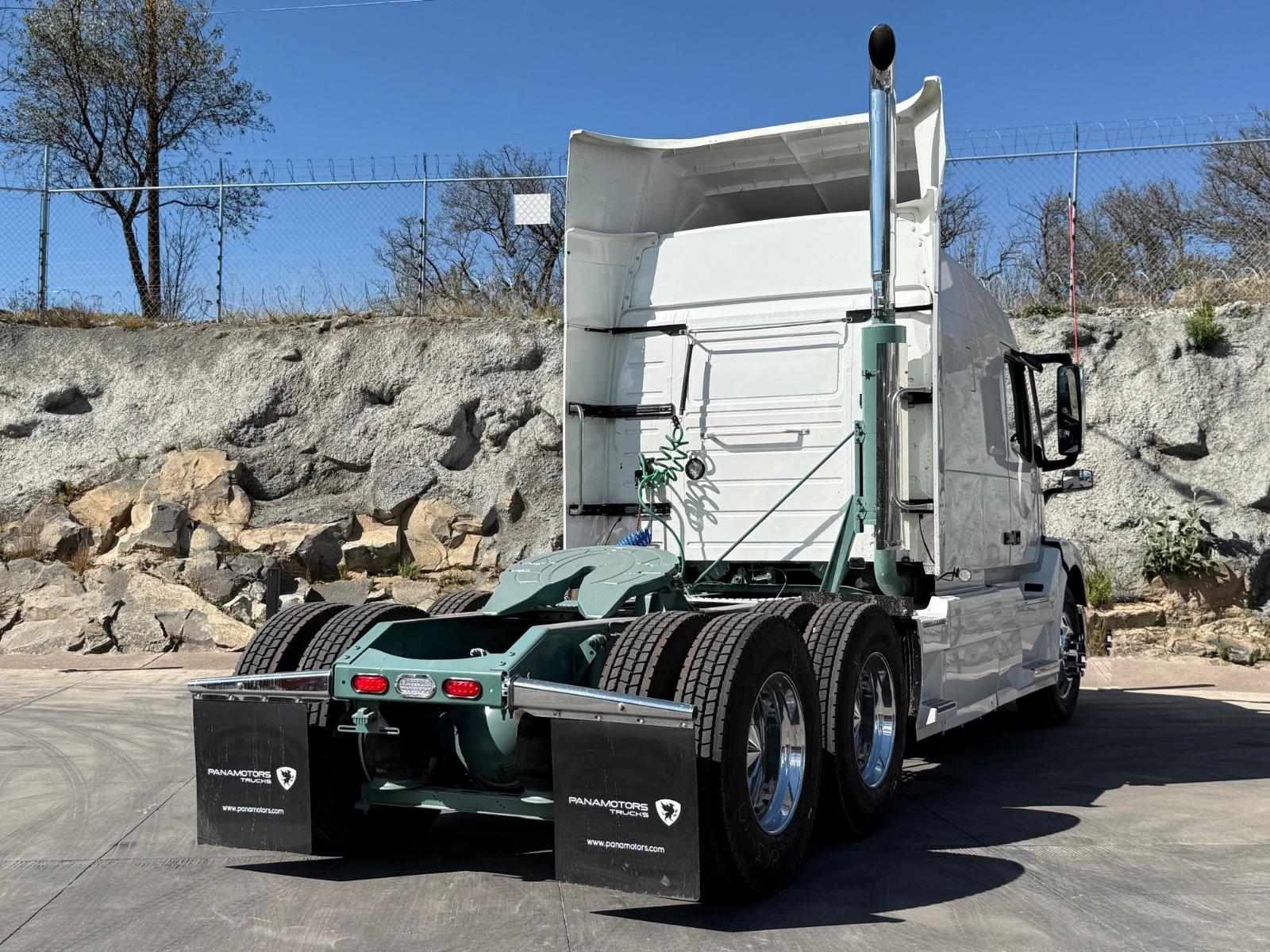 2015 VOLVO TRUCKS VNL 64T 630 - REAR_PASSENGER_SIDE